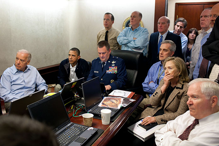 Obama et son administration dans la chambre d'action durant l'assaut sur Ben Laden